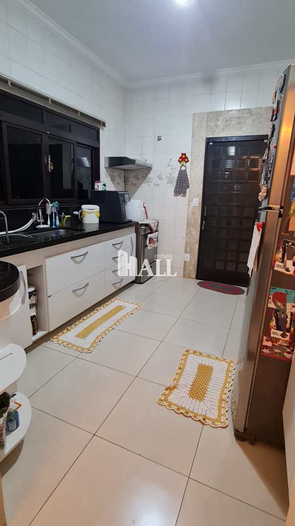 Casa à venda com 4 quartos, 200m² - Foto 5