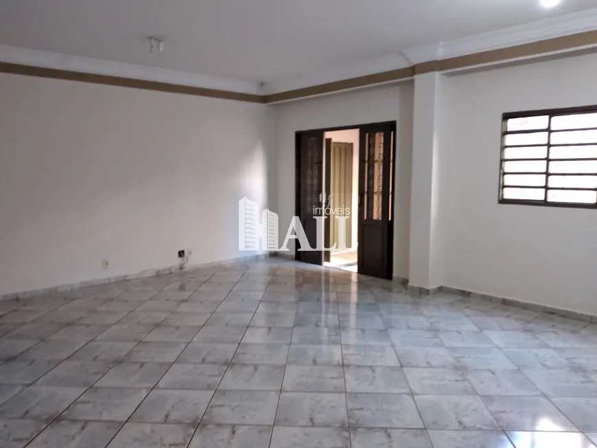 Casa à venda com 3 quartos, 226m² - Foto 3