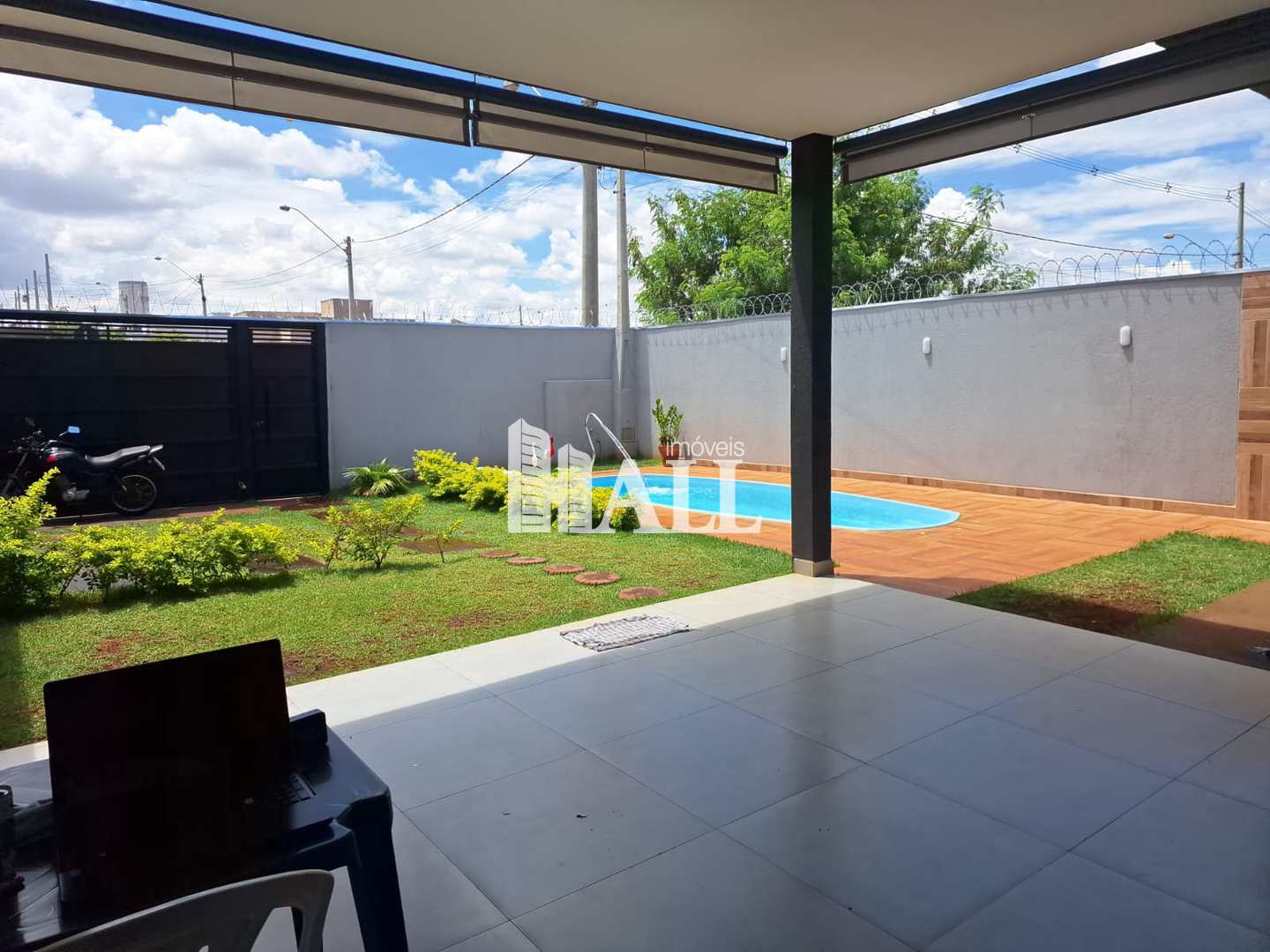 Casa à venda com 1 quarto, 120m² - Foto 1