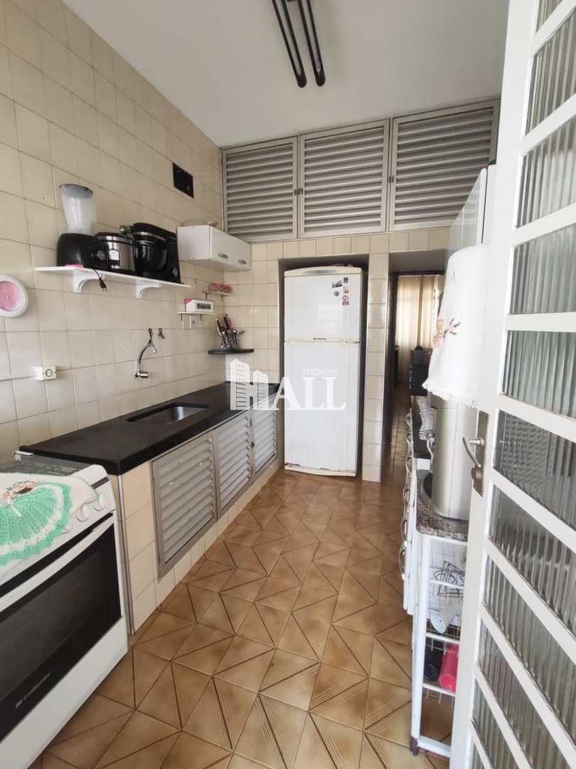 Casa à venda com 3 quartos, 190m² - Foto 2