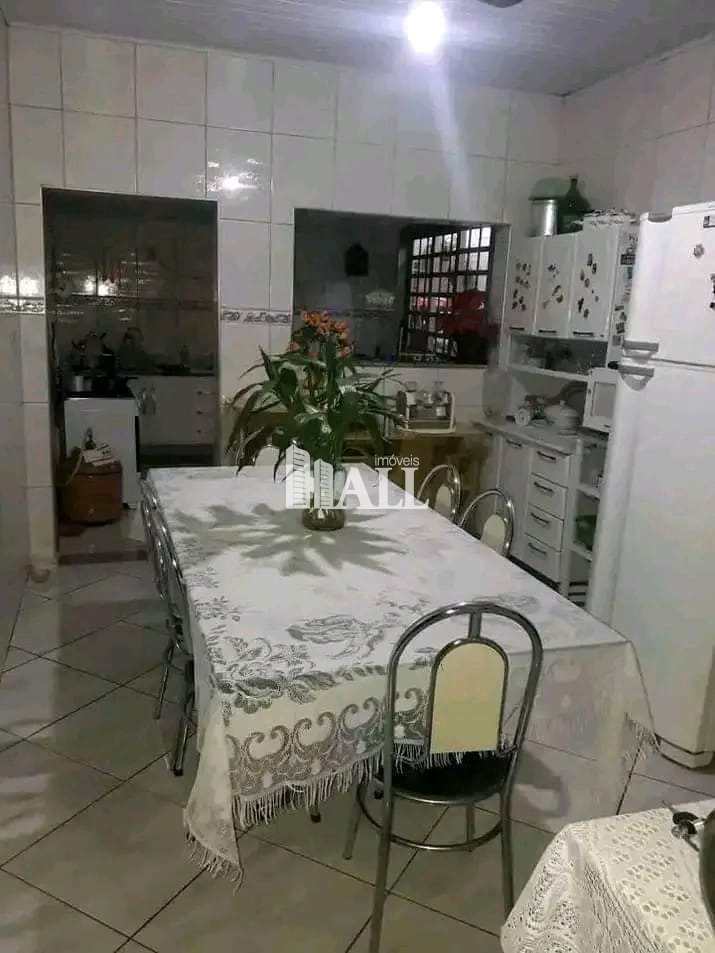 Casa à venda com 3 quartos, 168m² - Foto 1