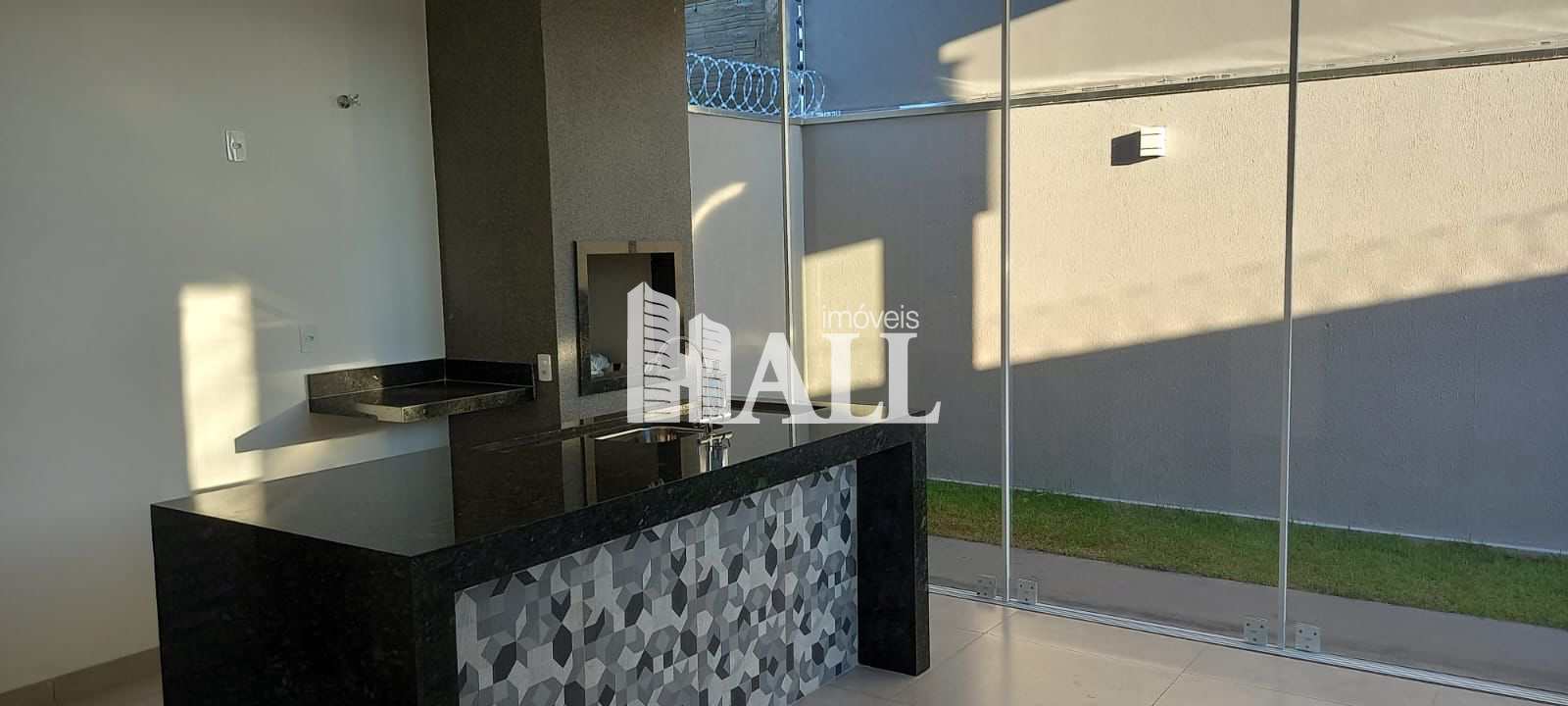 Casa à venda com 3 quartos, 116m² - Foto 1