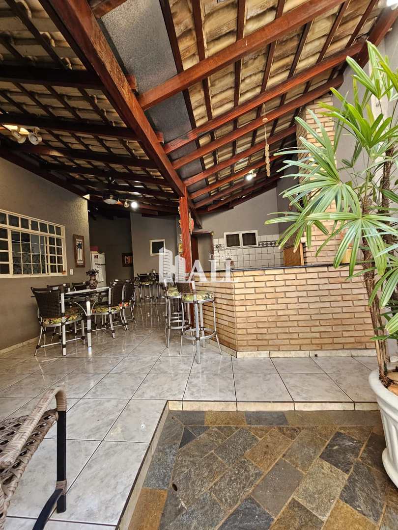 Casa à venda com 4 quartos, 217m² - Foto 15