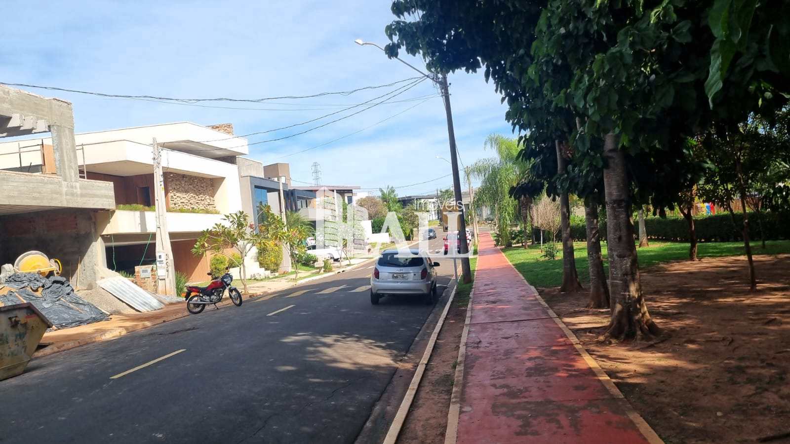 Casa de Condomínio à venda com 4 quartos, 270m² - Foto 2