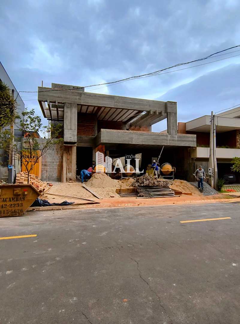 Casa de Condomínio à venda com 4 quartos, 270m² - Foto 1