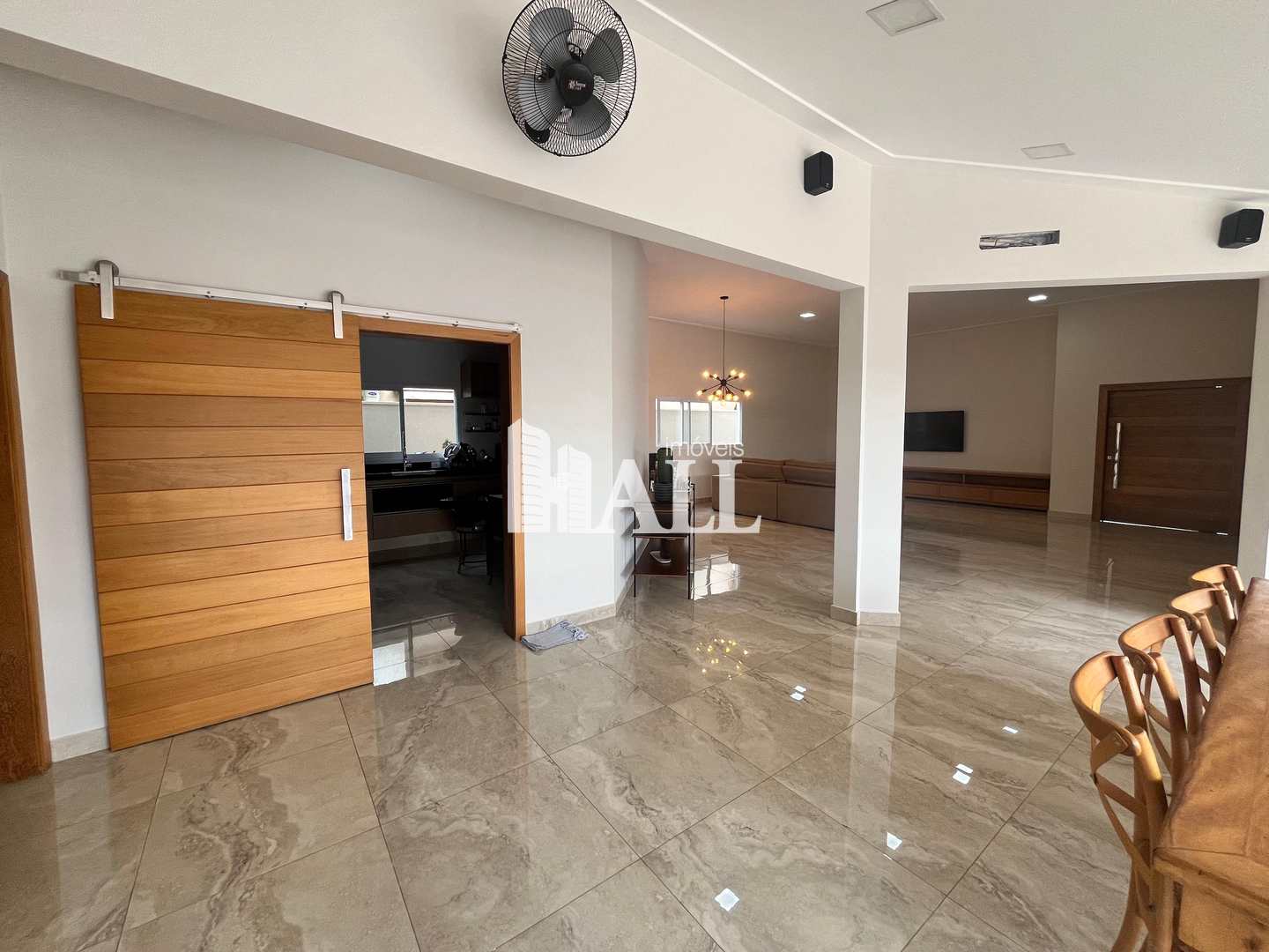 Casa de Condomínio à venda com 4 quartos, 300m² - Foto 2