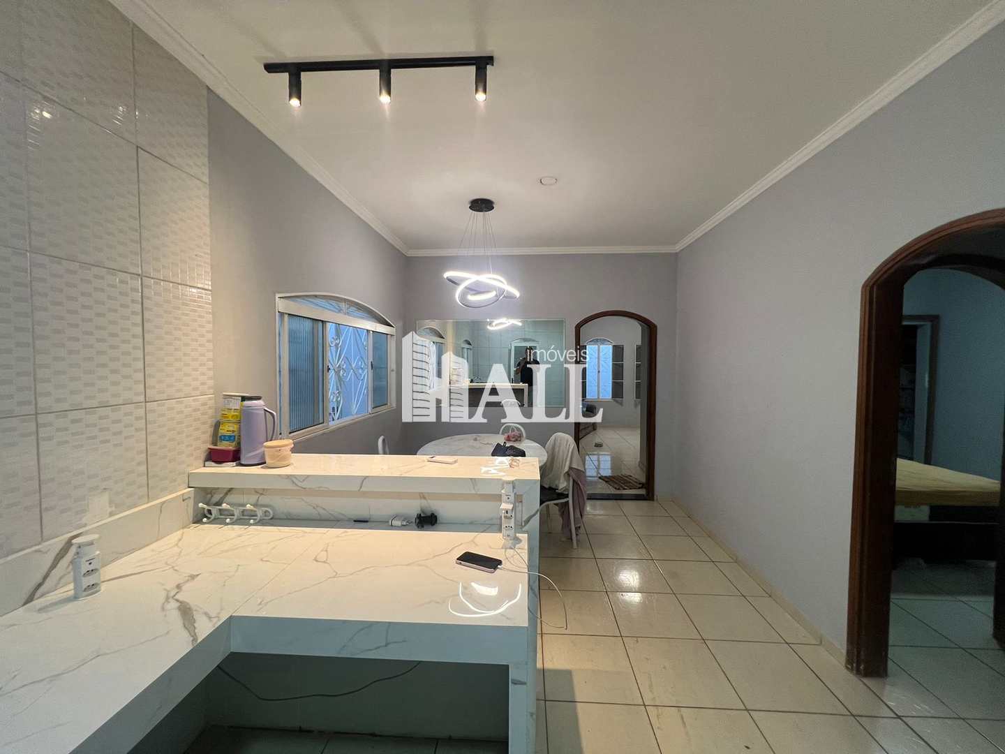 Casa à venda com 4 quartos, 200m² - Foto 1
