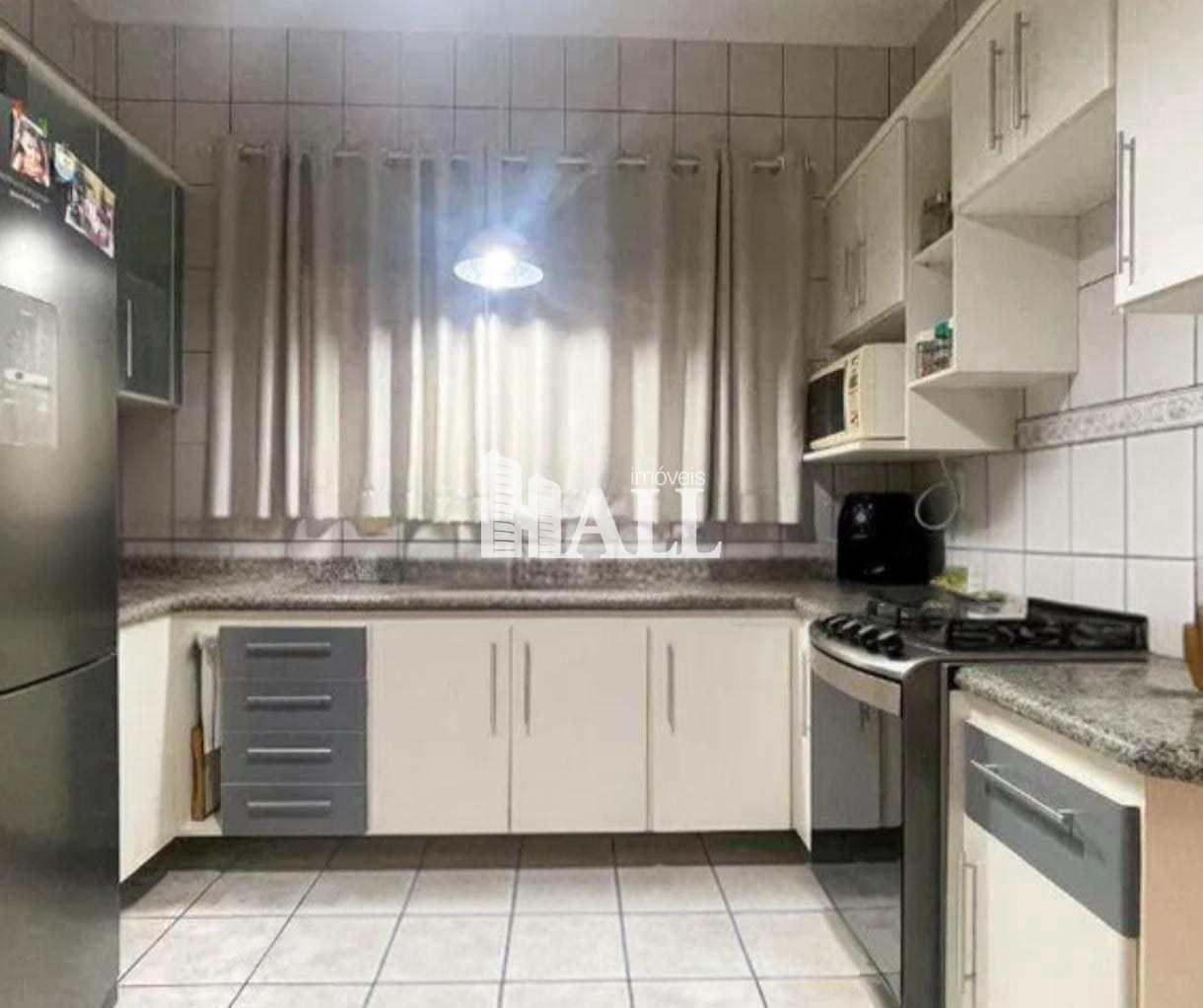 Casa à venda com 3 quartos, 132m² - Foto 1