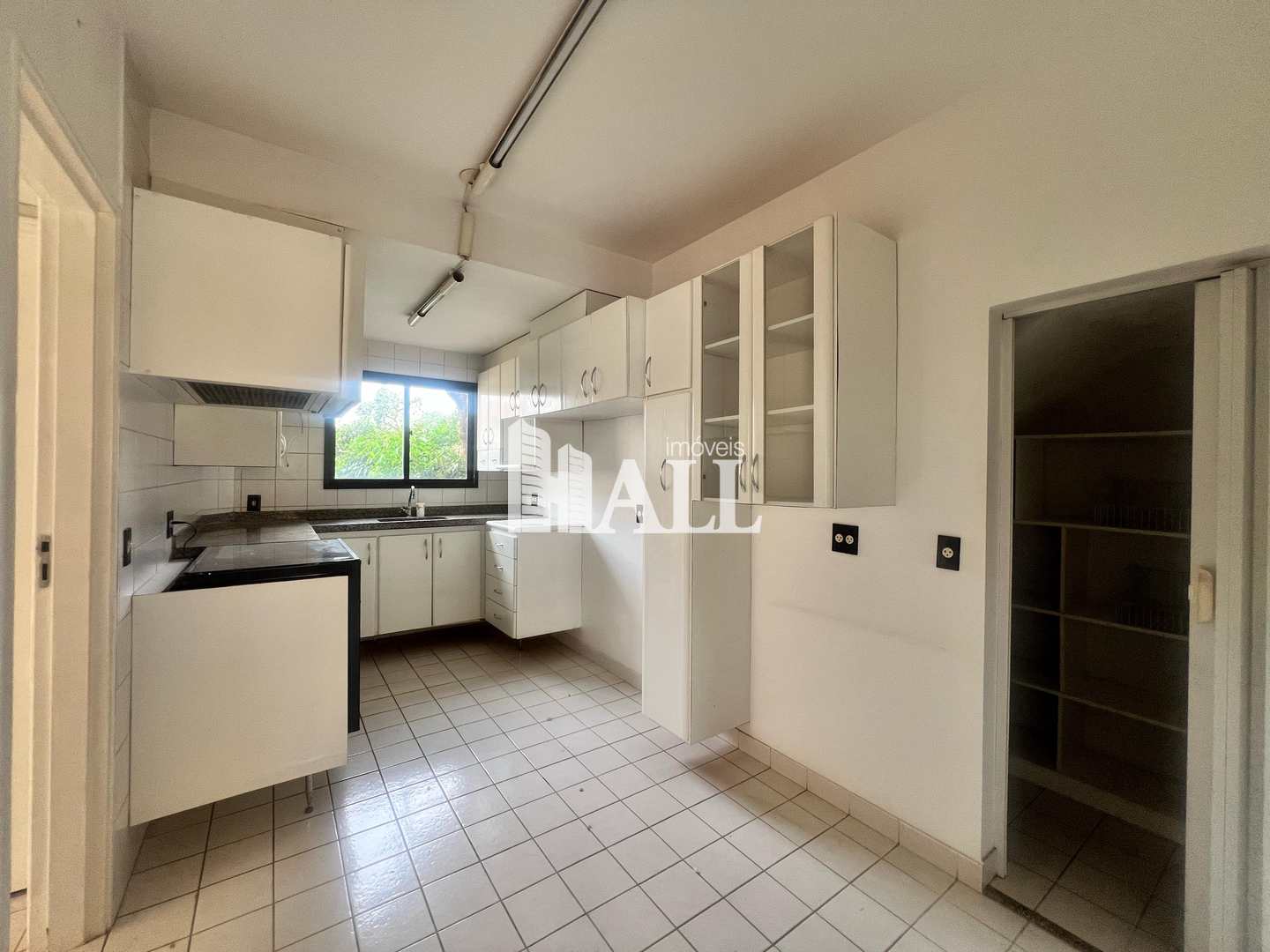 Casa de Condomínio à venda com 5 quartos, 190m² - Foto 3