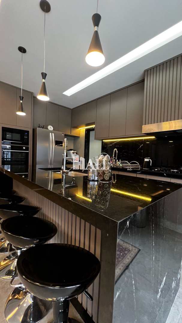 Casa de Condomínio à venda com 3 quartos, 235m² - Foto 4