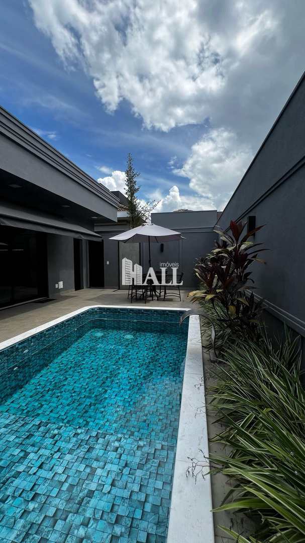 Casa de Condomínio à venda com 3 quartos, 235m² - Foto 1
