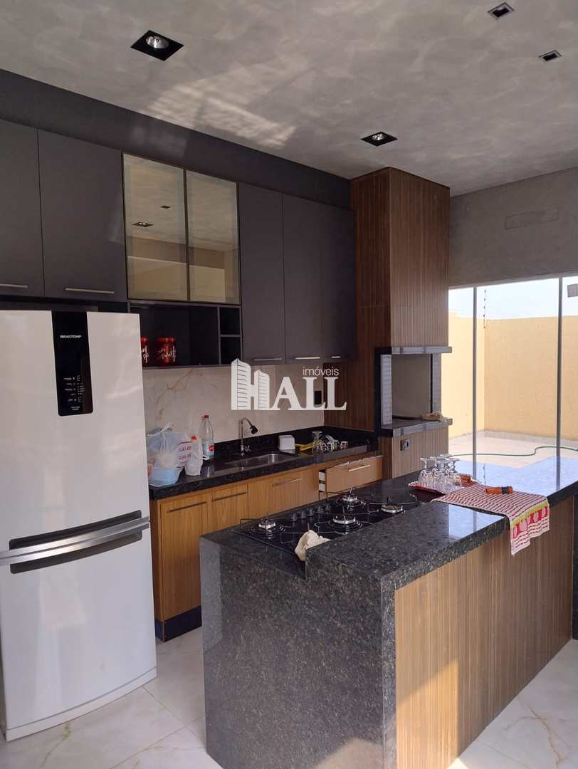 Casa à venda com 3 quartos, 130m² - Foto 1