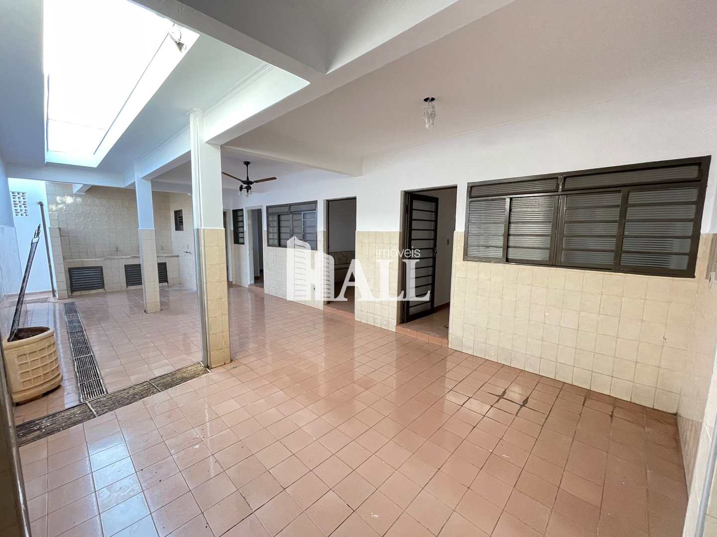 Casa à venda com 3 quartos, 210m² - Foto 2