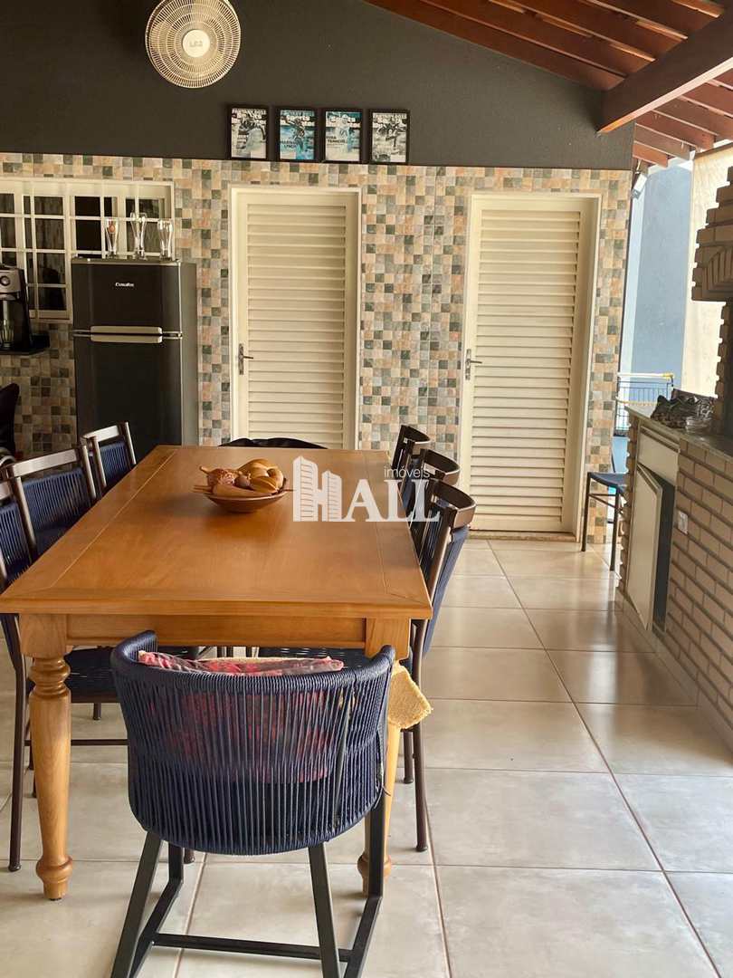 Casa à venda com 3 quartos, 220m² - Foto 8