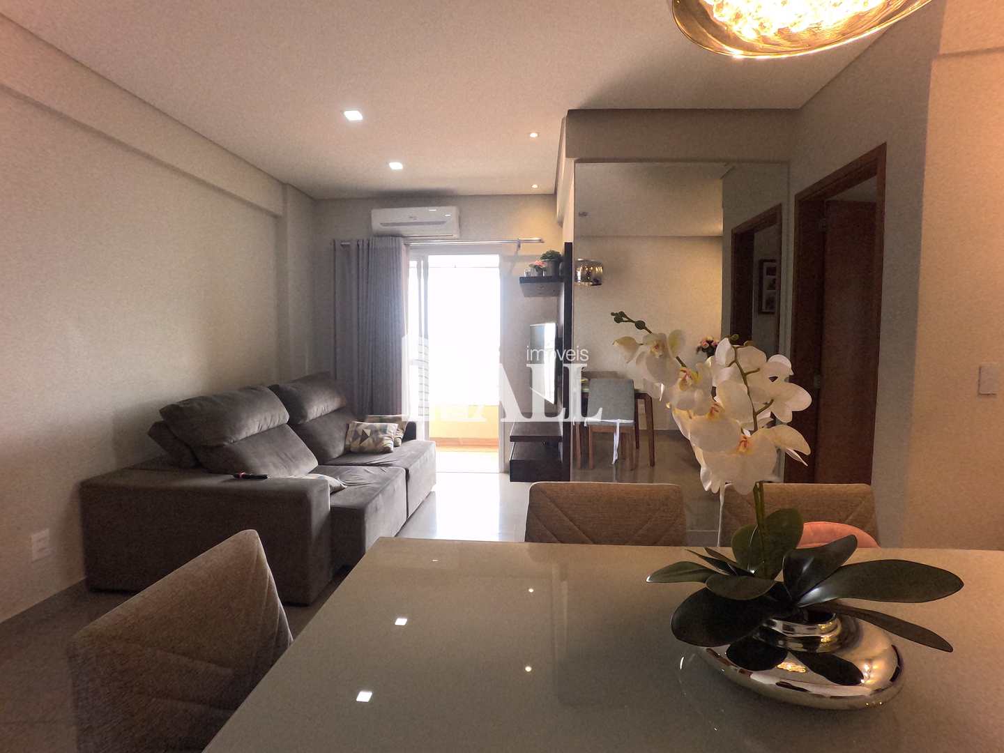 Apartamento à venda com 2 quartos, 70m² - Foto 2