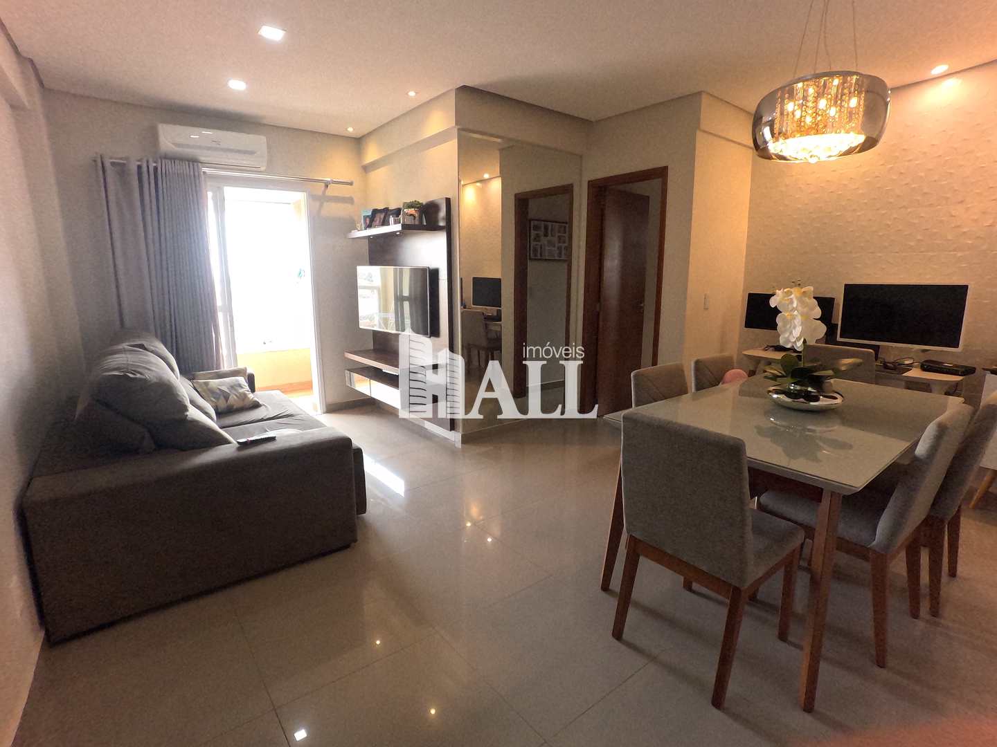 Apartamento à venda com 2 quartos, 70m² - Foto 1