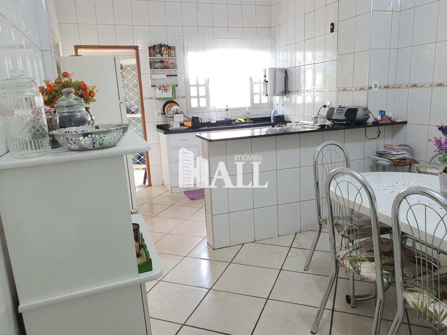 Casa à venda com 3 quartos, 219m² - Foto 1