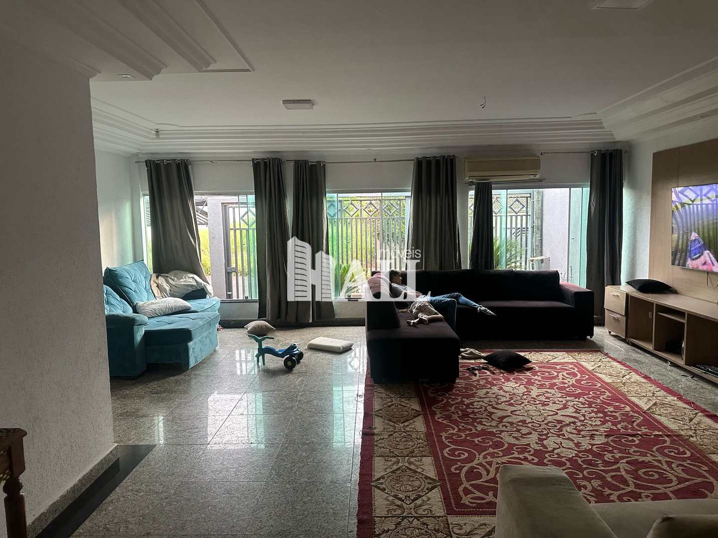 Casa com 3 quartos à venda, 240m² — foto 2 de 18