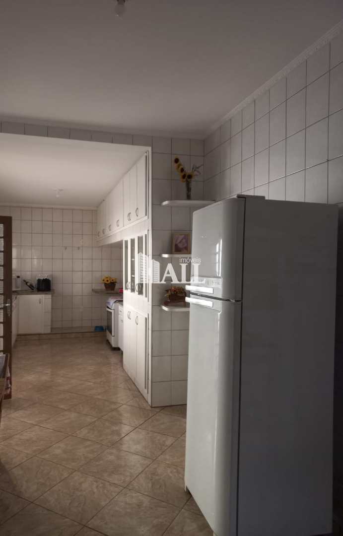 Casa à venda com 3 quartos, 234m² - Foto 3