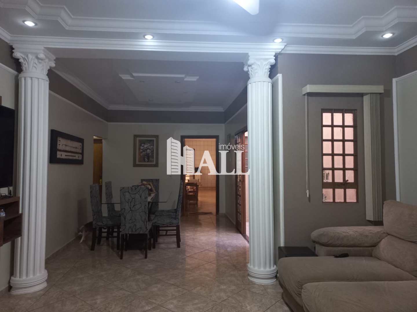 Casa à venda com 3 quartos, 234m² - Foto 1