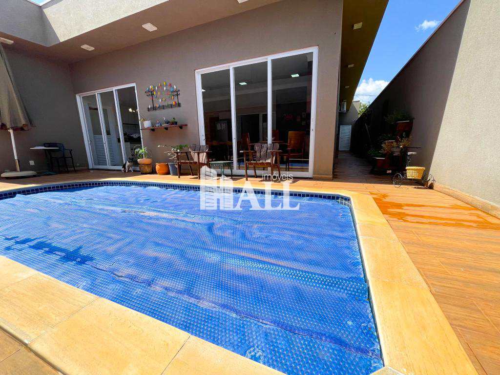 Casa de Condomínio à venda com 3 quartos, 257m² - Foto 2