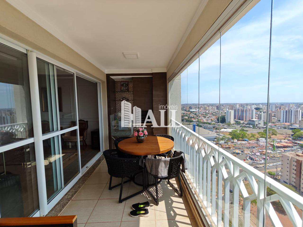 Apartamento à venda com 3 quartos, 136m² - Foto 2