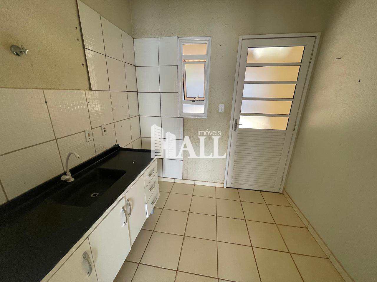 Casa à venda com 2 quartos, 45m² - Foto 1