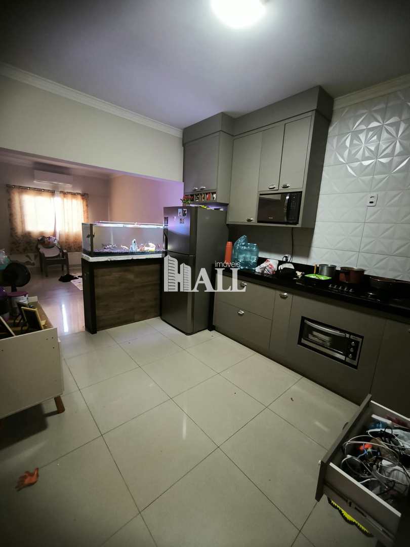 Casa à venda com 2 quartos, 130m² - Foto 2