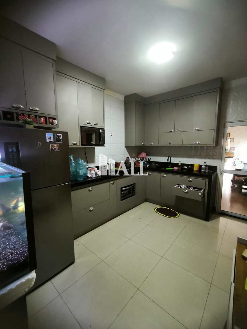 Casa à venda com 2 quartos, 130m² - Foto 1