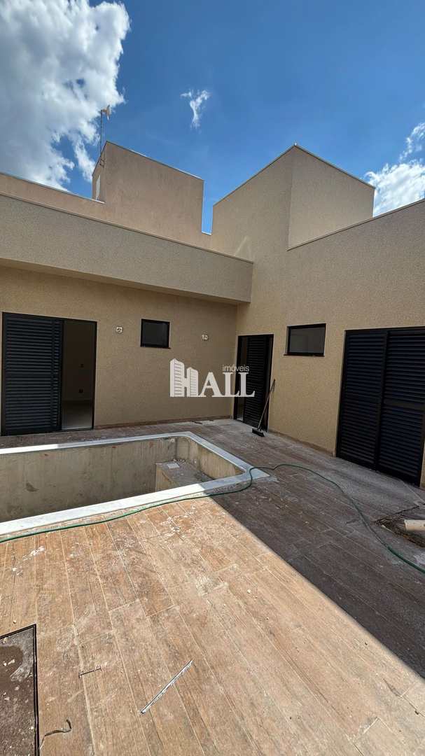 Casa à venda com 3 quartos, 135m² - Foto 1