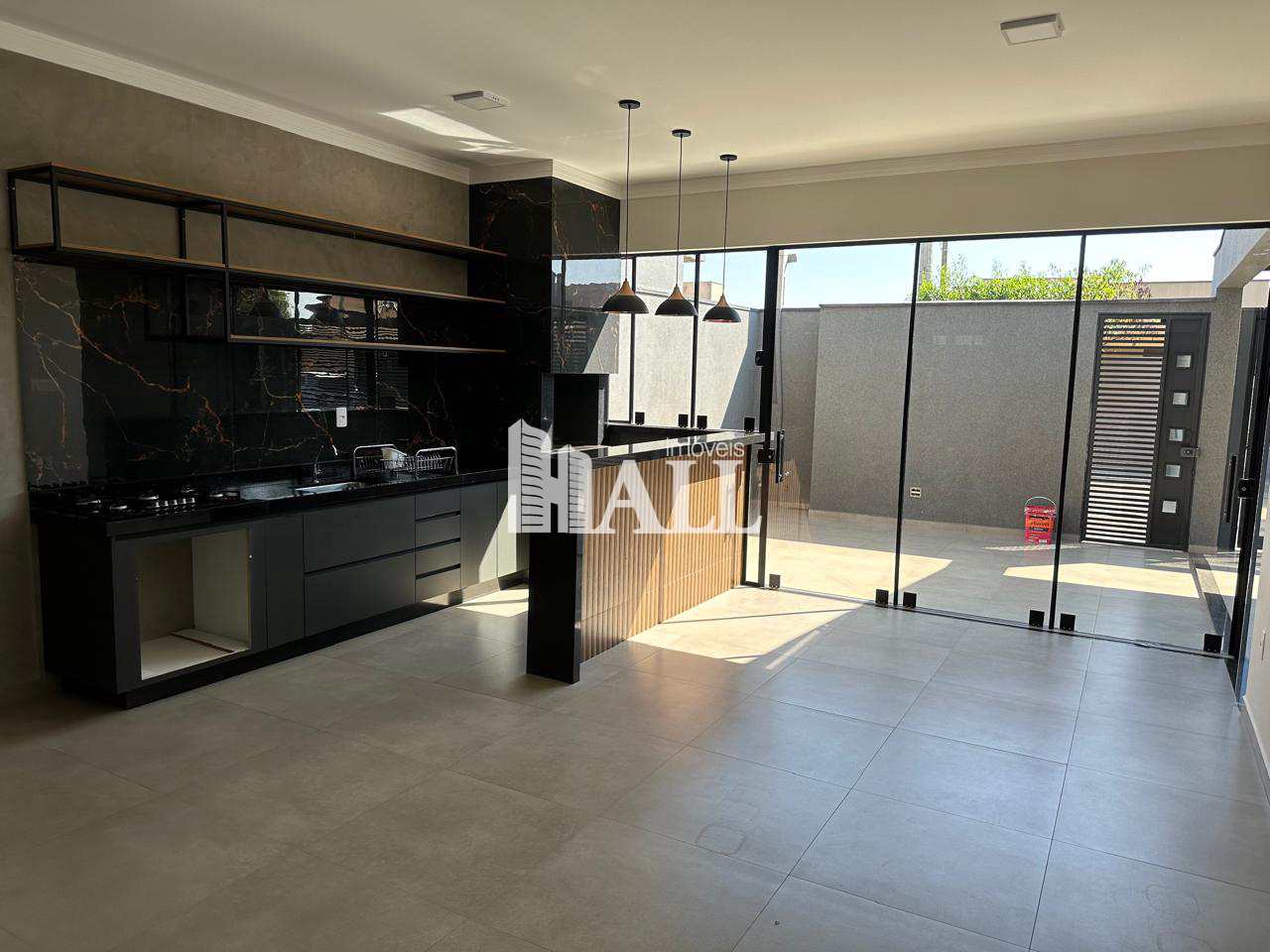 Casa à venda com 2 quartos, 136m² - Foto 1