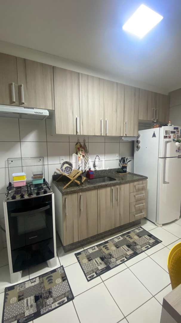 Apartamento à venda com 2 quartos, 77m² - Foto 2