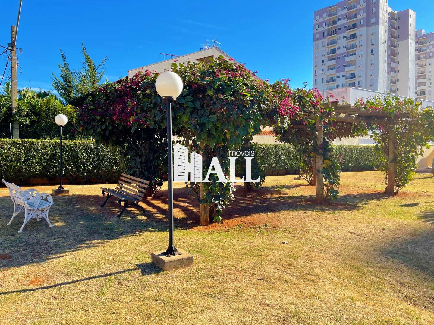 Apartamento à venda com 2 quartos, 77m² - Foto 1