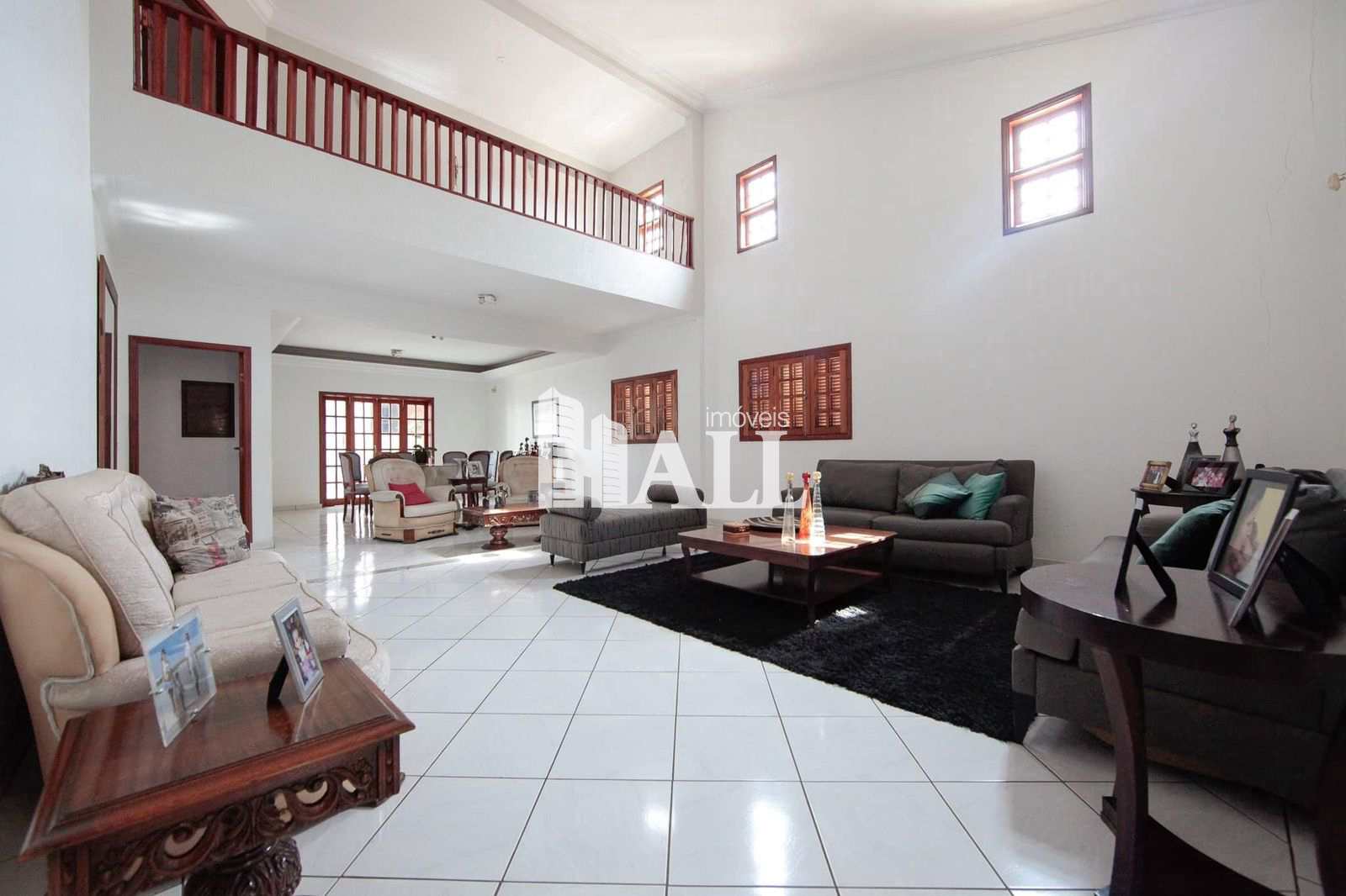 Casa à venda com 4 quartos, 450m² - Foto 2