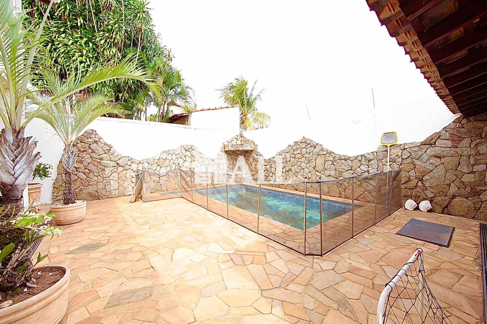 Casa à venda com 4 quartos, 450m² - Foto 1