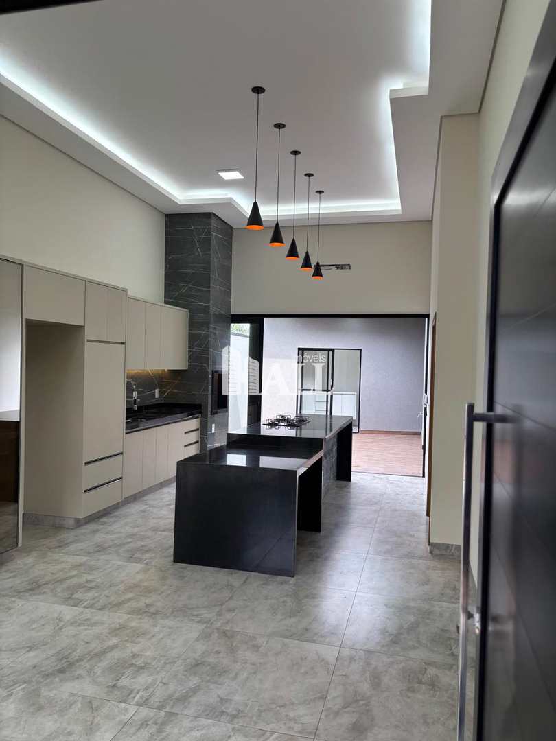 Casa à venda com 3 quartos, 137m² - Foto 1