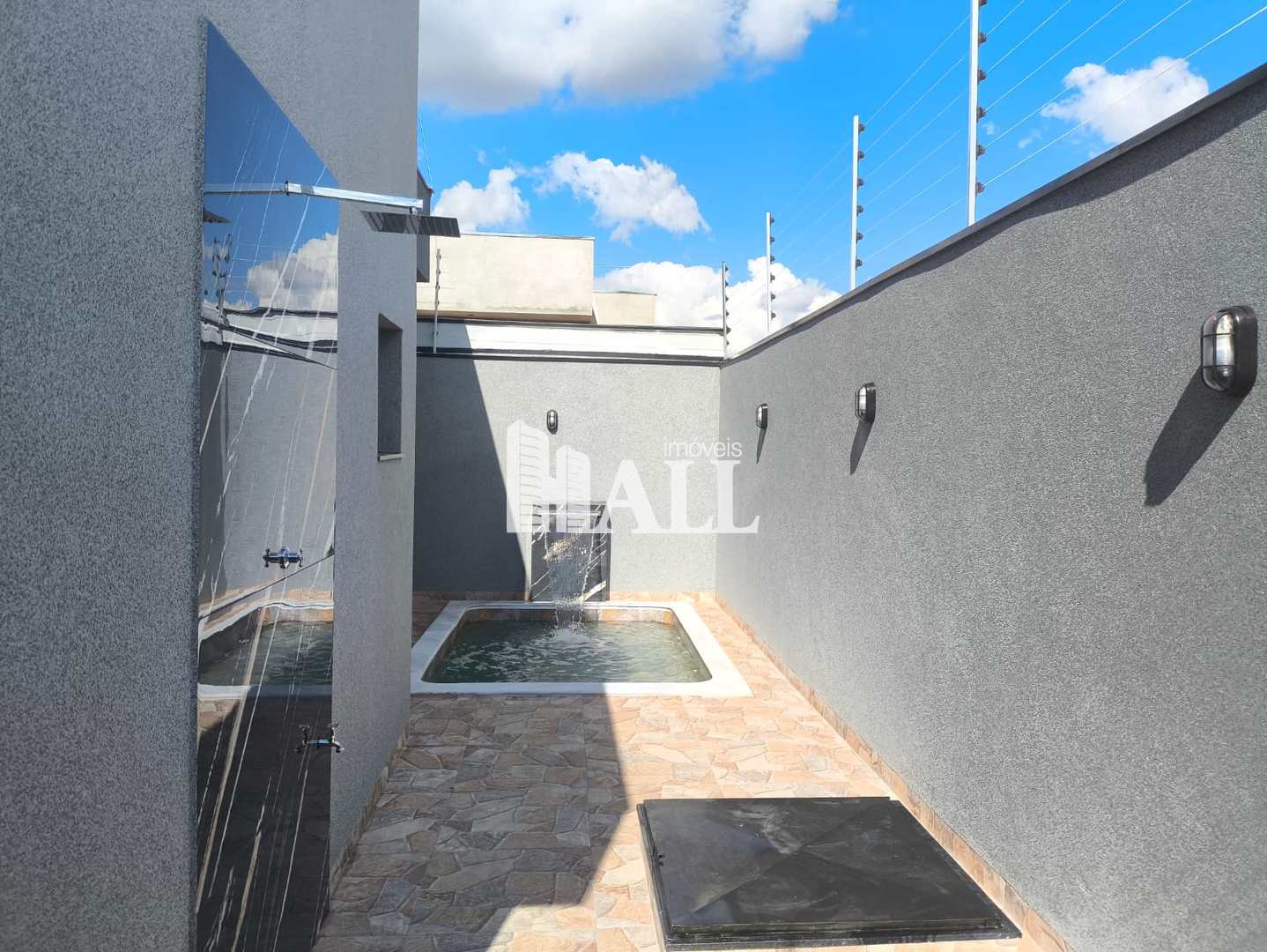 Casa à venda com 3 quartos, 126m² - Foto 1