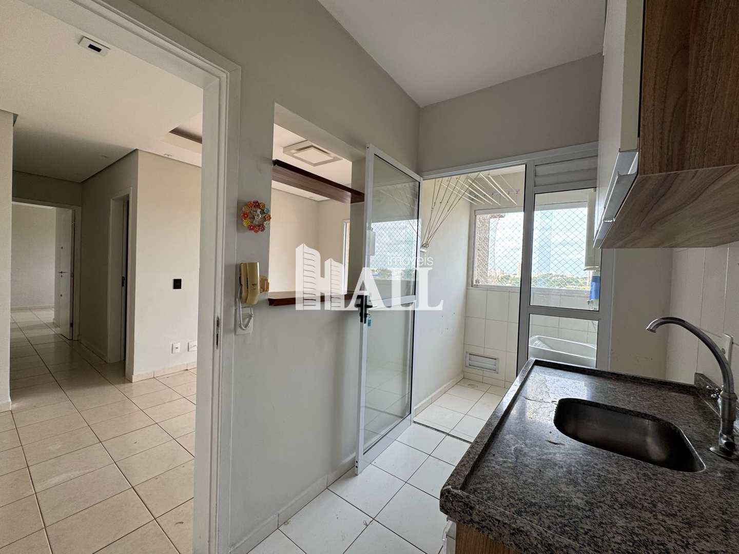 Apartamento à venda com 2 quartos, 70m² - Foto 3