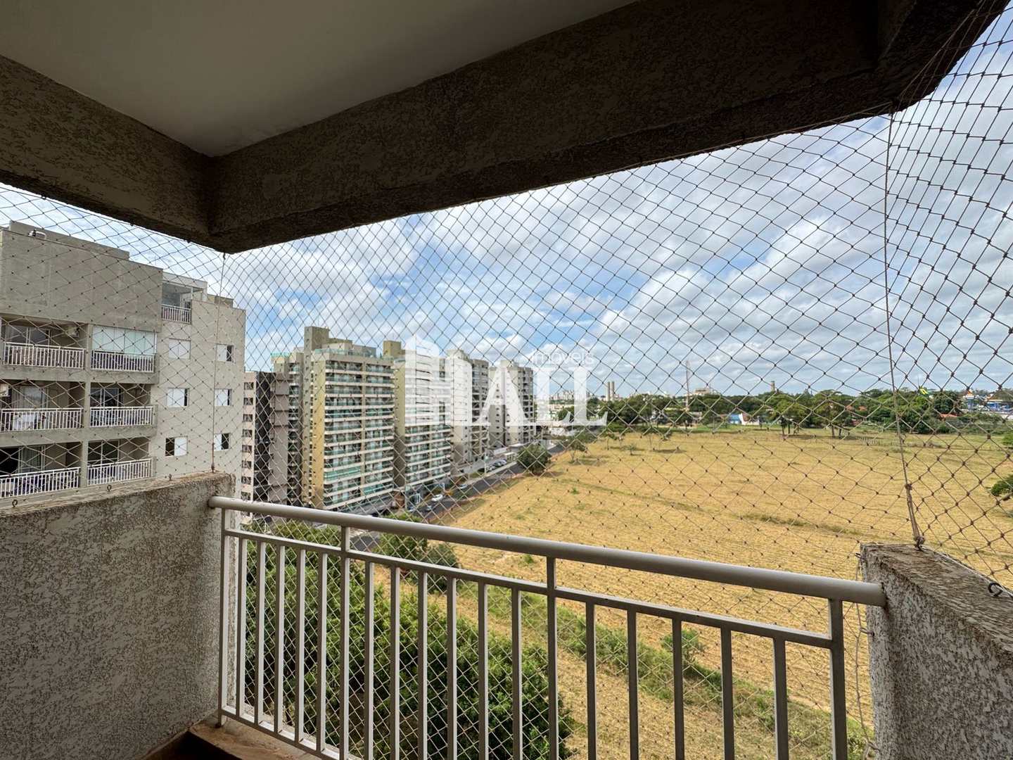 Apartamento à venda com 2 quartos, 70m² - Foto 2