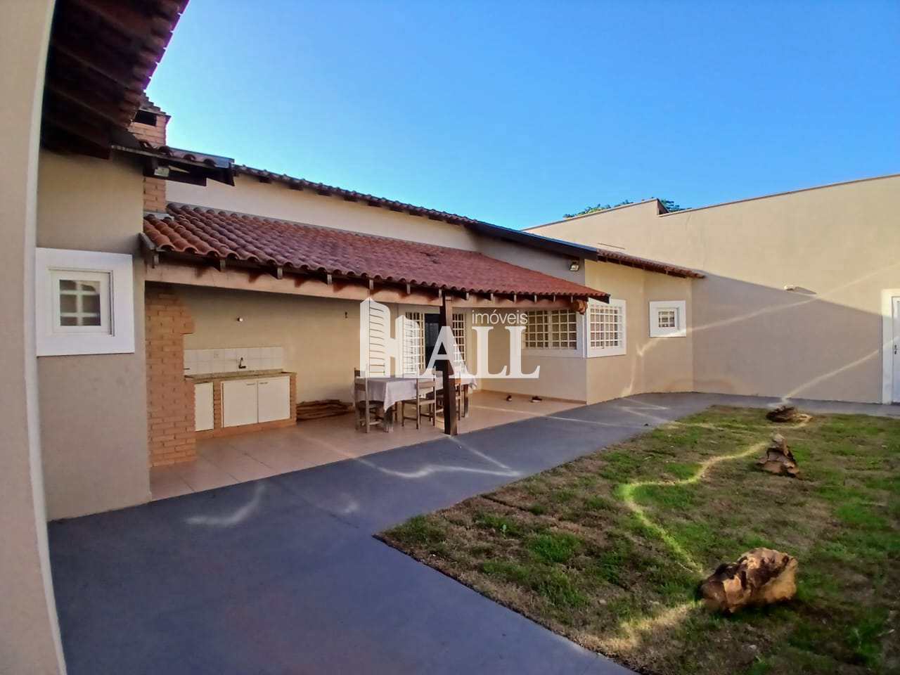 Casa à venda com 3 quartos, 210m² - Foto 1