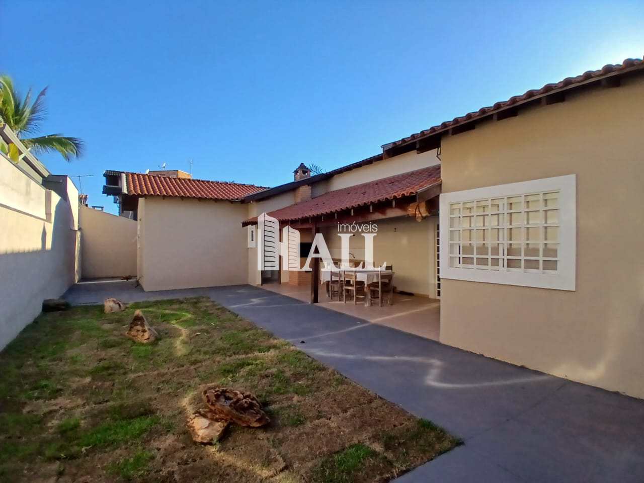 Casa à venda com 3 quartos, 210m² - Foto 3