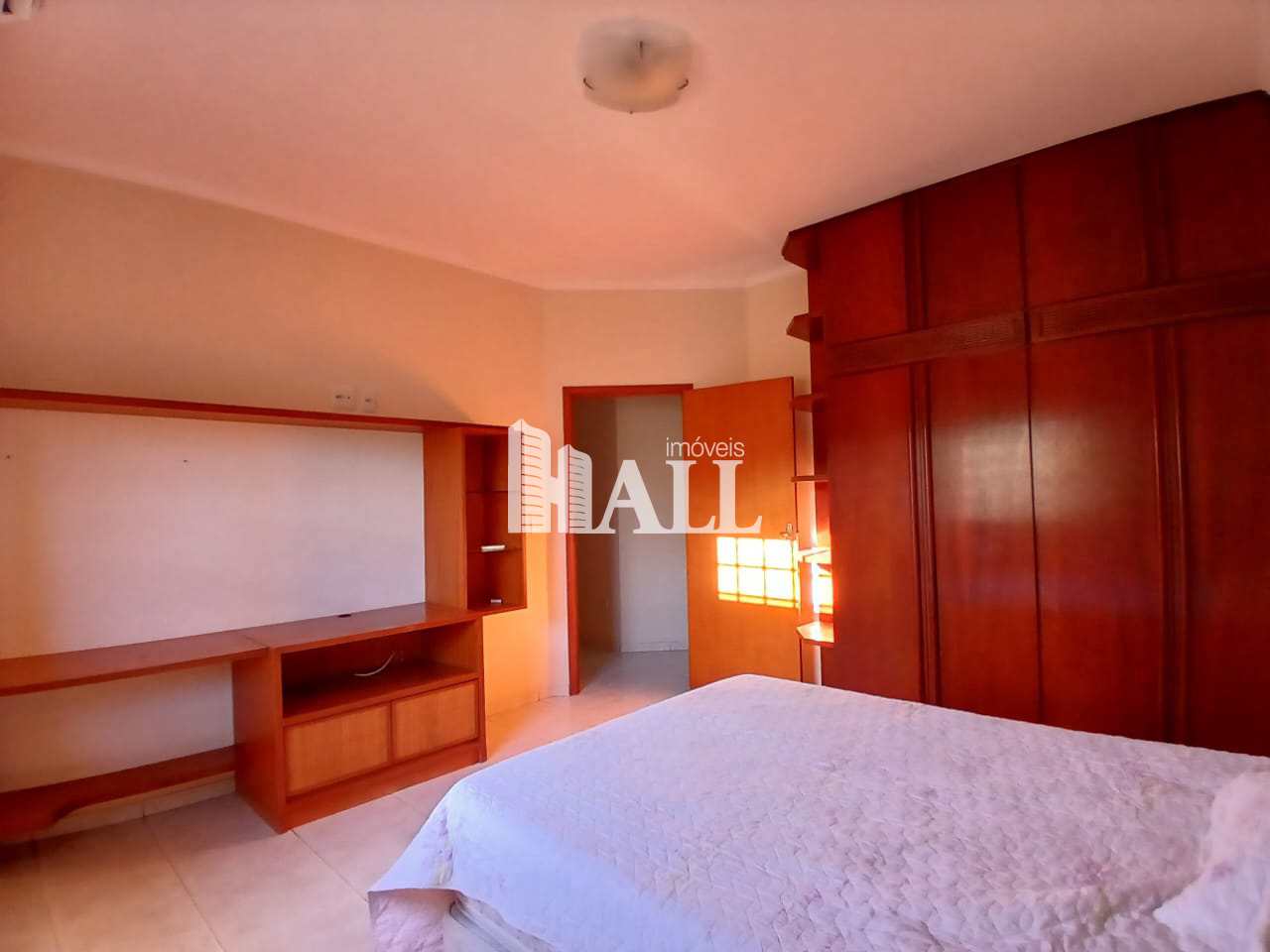 Casa à venda com 3 quartos, 210m² - Foto 4