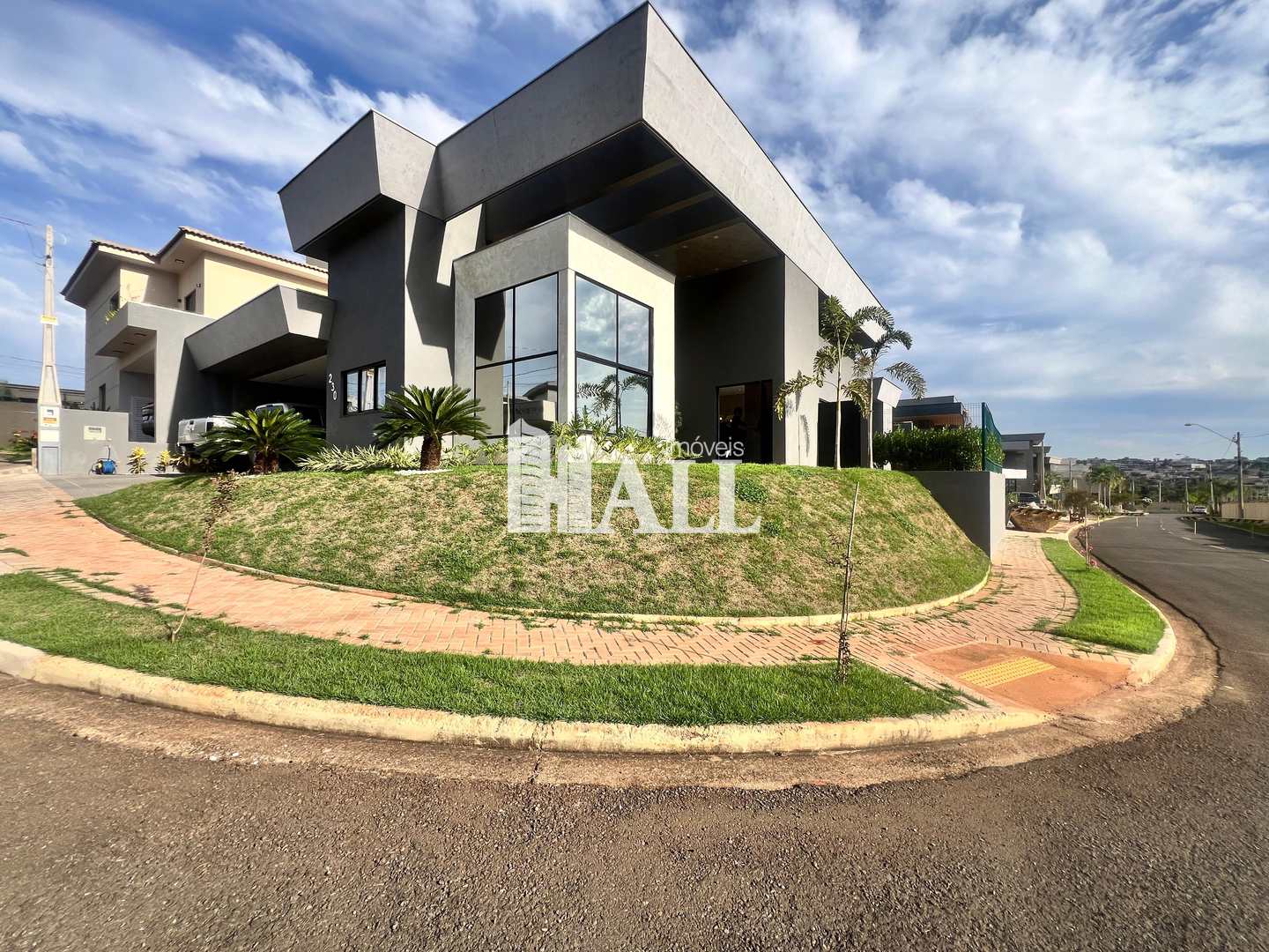 Casa de Condomínio à venda com 3 quartos, 267m² - Foto 1