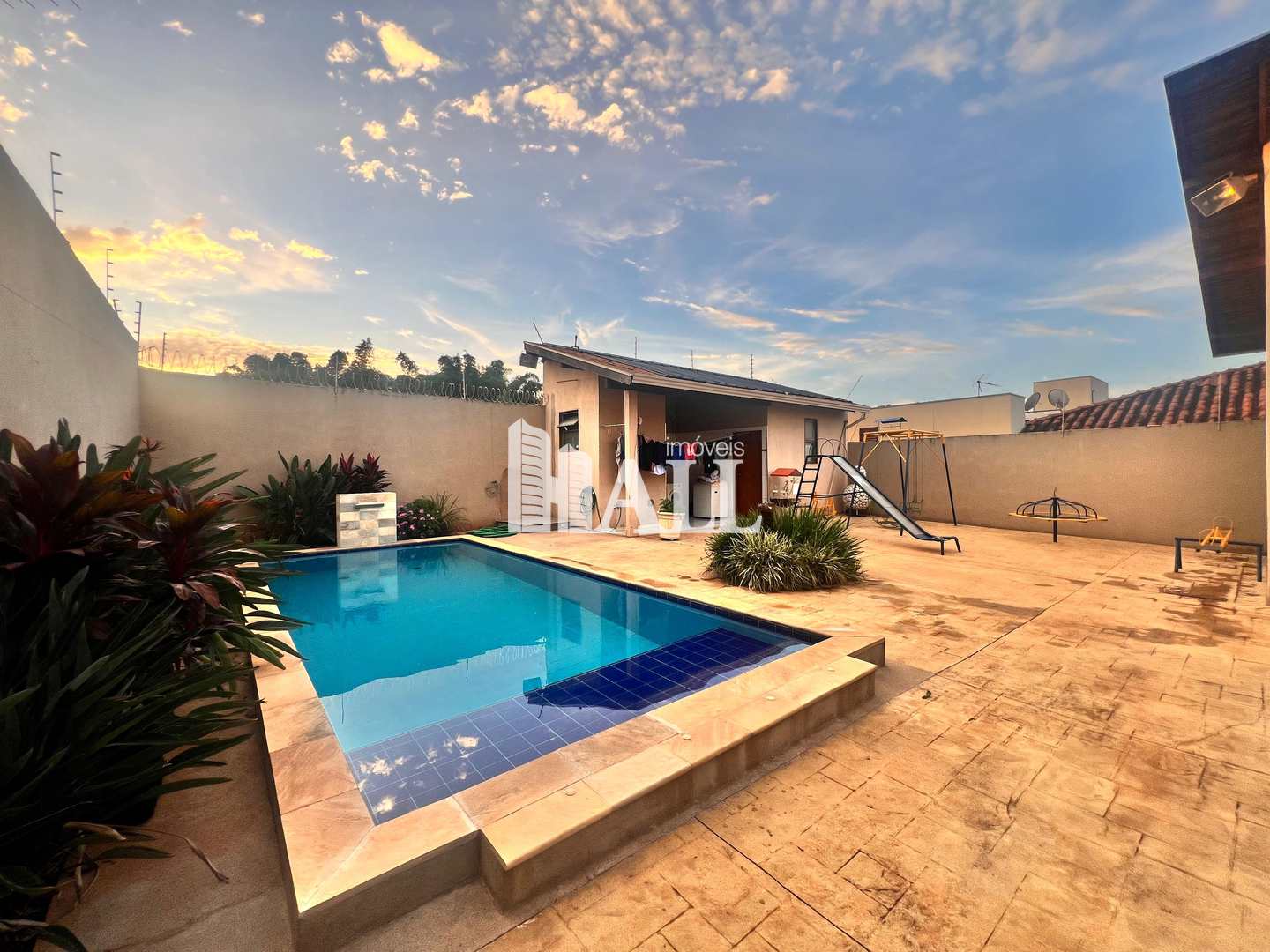 Casa à venda com 2 quartos, 200m² - Foto 9
