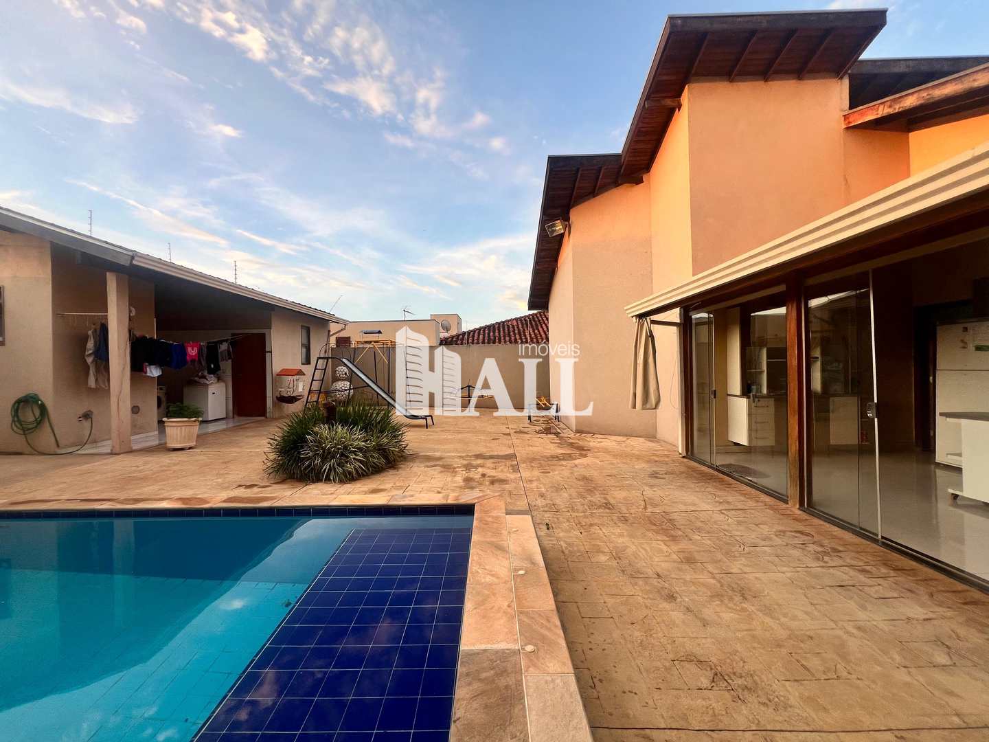 Casa à venda com 2 quartos, 200m² - Foto 8