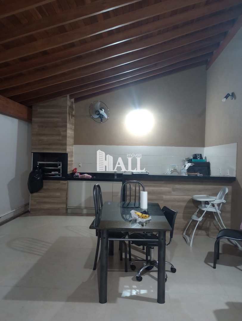 Casa à venda com 2 quartos, 100m² - Foto 1