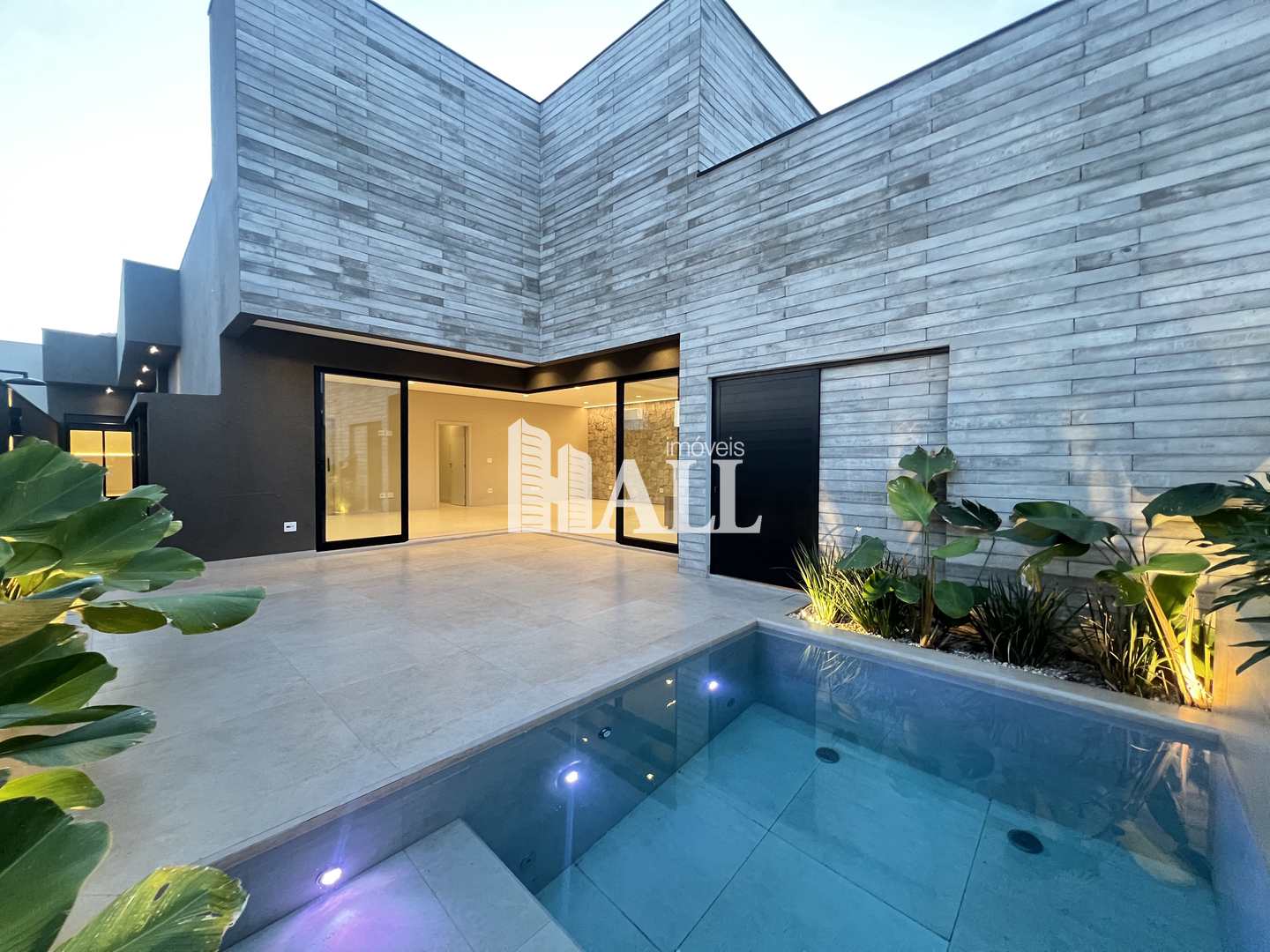 Casa de Condomínio à venda com 3 quartos, 220m² - Foto 3