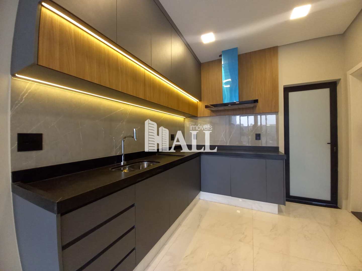 Casa de Condomínio à venda com 3 quartos, 248m² - Foto 4