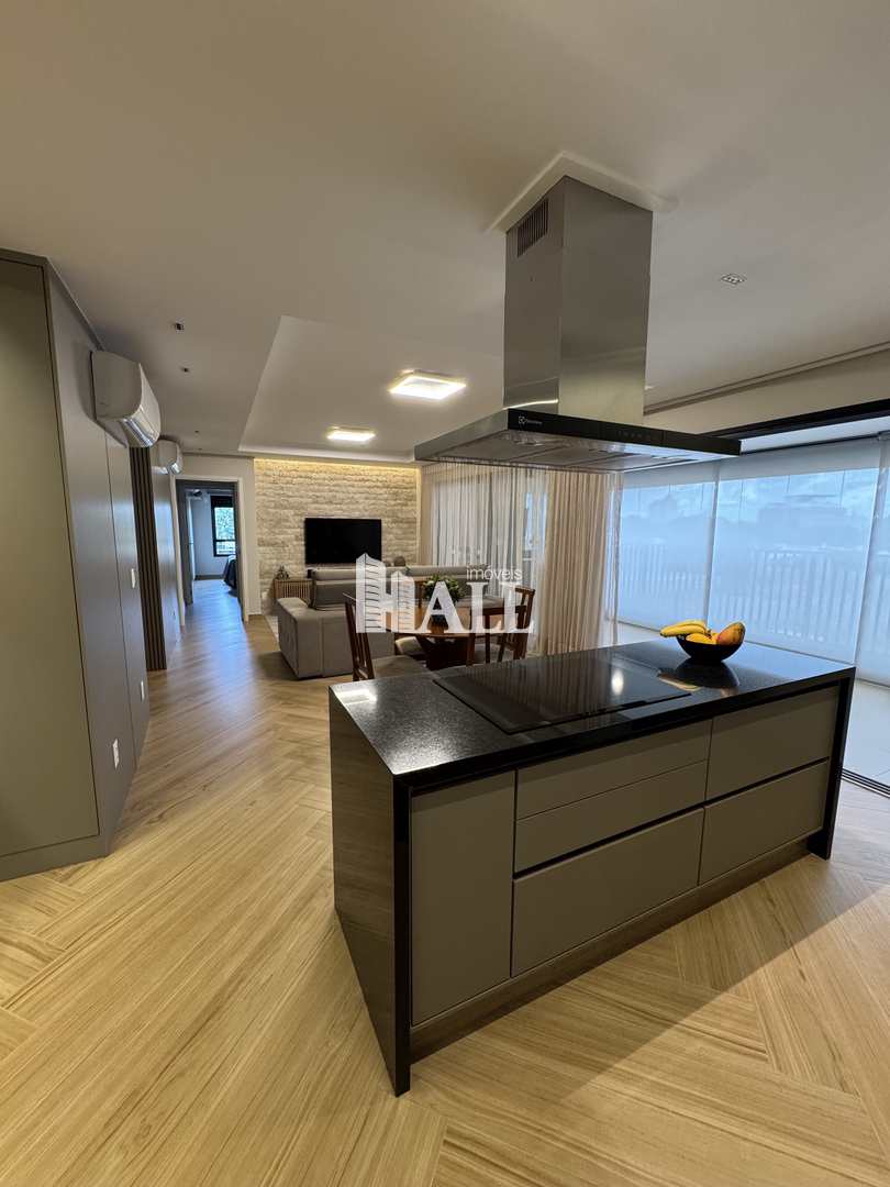 Apartamento à venda com 3 quartos, 141m² - Foto 2