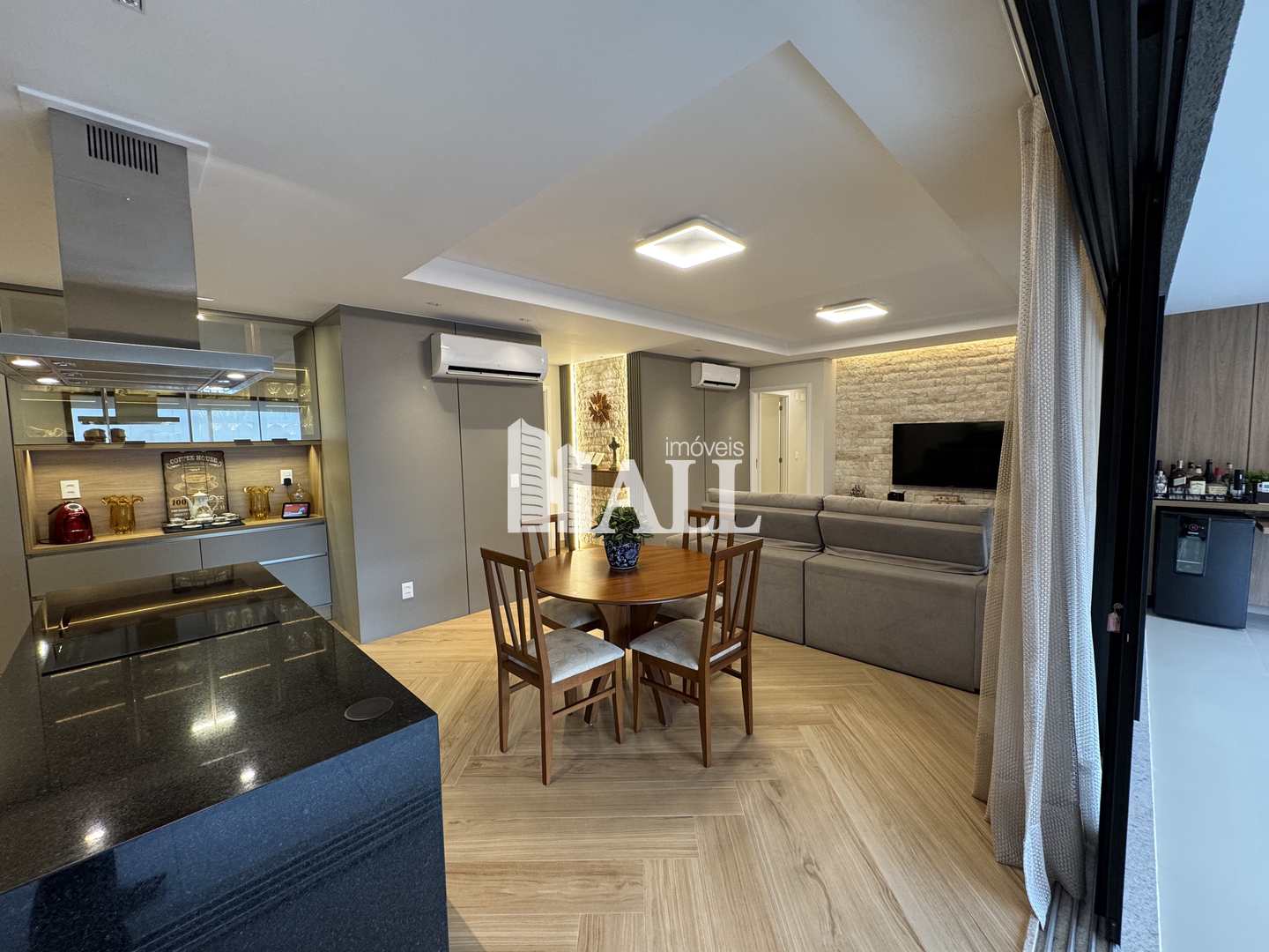 Apartamento à venda com 3 quartos, 141m² - Foto 1